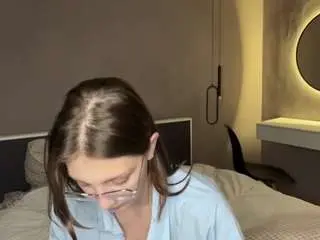 Ludiecraigen  live sex cam