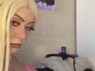 Karmavalentina  live sex cam