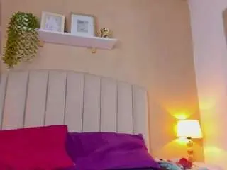 Sara-kitten19  live sex cam