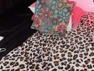 Coralinewolf  live sex cam