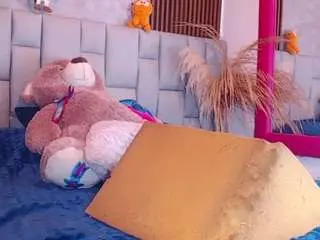 Lucy-03  live sex cam