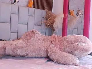 Lucy-03  live sex cam
