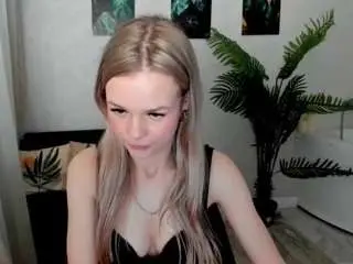 Midnightaura  live sex cam