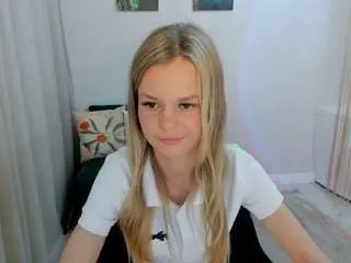 Midnightaura  live sex cam