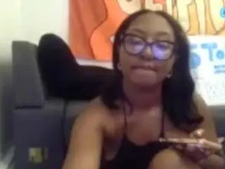 Mochabaddie  live sex cam