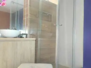 Nahomii-skonee  live sex cam