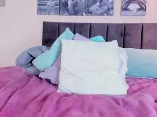 Nahomii-skonee  live sex cam