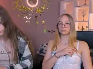 Rebecca-smile  live sex cam
