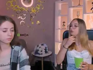 Rebecca-smile  live sex cam