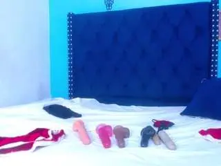 Tiny-whore18  live sex cam