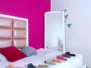 Tiny-whore18  live sex cam