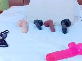 Tiny-whore18  live sex cam