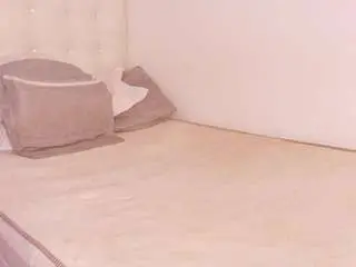 Tiny-whore18  live sex cam