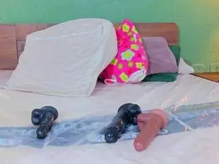 Tiny-whore18  live sex cam