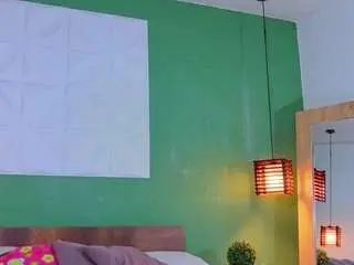 Tiny-whore18  live sex cam