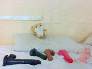 Tiny-whore18  live sex cam