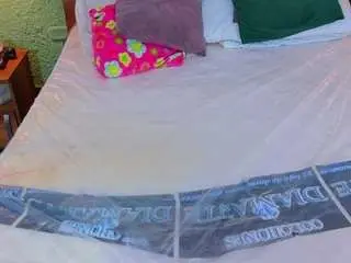 Tiny-whore18  live sex cam
