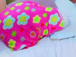 Tiny-whore18  live sex cam