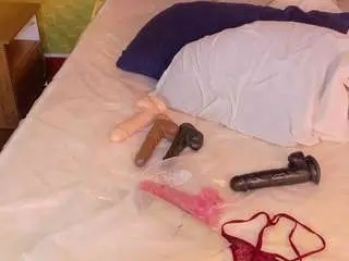 Tiny-whore18  live sex cam
