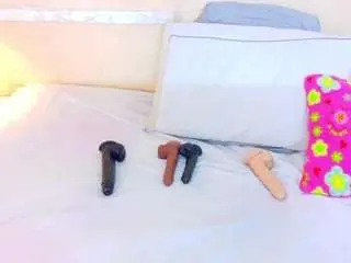 Tiny-whore18  live sex cam
