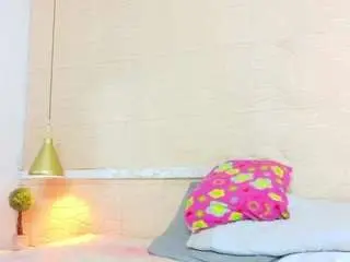 Tiny-whore18  live sex cam