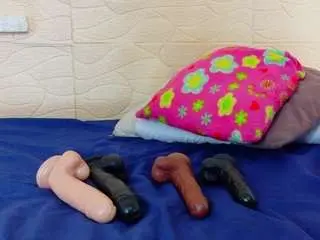 Tiny-whore18  live sex cam