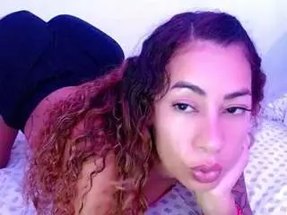 Carolinne  live sex cam