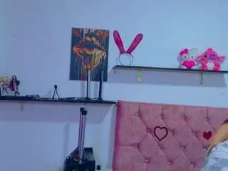 Velinahoney  live sex cam