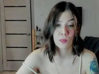 Britneyooops  live sex cam