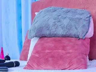 Snowwhithe  live sex cam