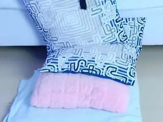 Snowwhithe  live sex cam