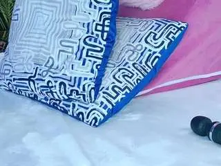 Snowwhithe  live sex cam