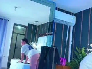 Snowwhithe  live sex cam