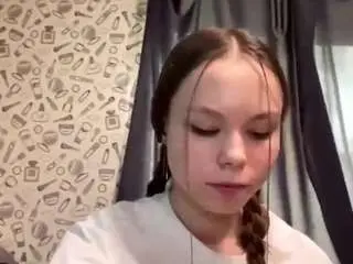 Corinnavanlue  live sex cam