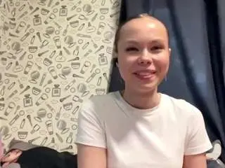 Corinnavanlue  live sex cam