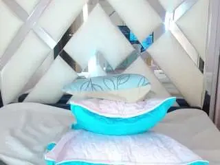 Kaytlin-james  live sex cam