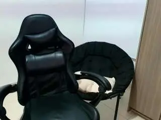 Laura-d  live sex cam