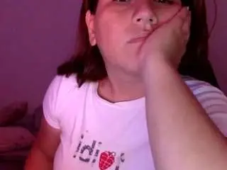 Laura-d  live sex cam