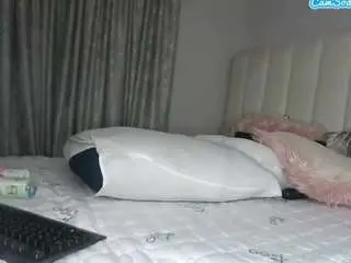 Bustygoddess32  live sex cam