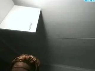 Bustygoddess32  live sex cam