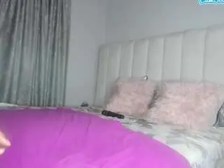 Bustygoddess32  live sex cam