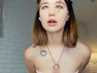Vernitabelluomini  live sex cam