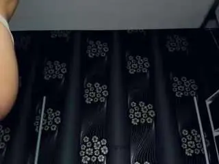 Vernitabelluomini  live sex cam