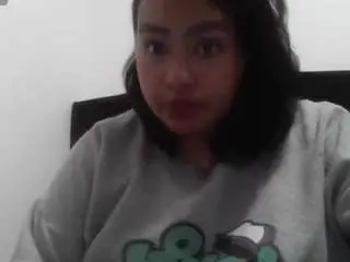 Alaia-moretti  live sex cam