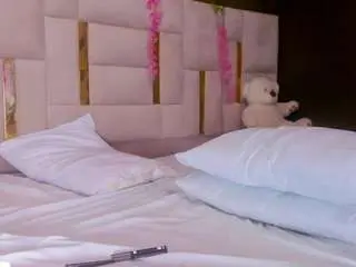 Mia-scarlet  live sex cam