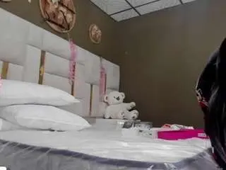 Mia-scarlet  live sex cam