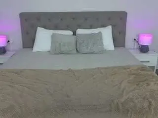 Nikkigoldside  live sex cam