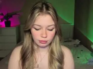 Pawsclaws  live sex cam