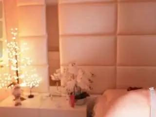 Lilycollins18  live sex cam