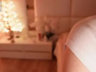 Lilycollins18  live sex cam